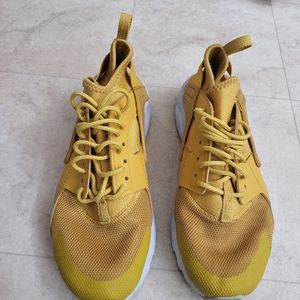 Nike Air Huarache Run Ultra Size 5.5Y or 7 women